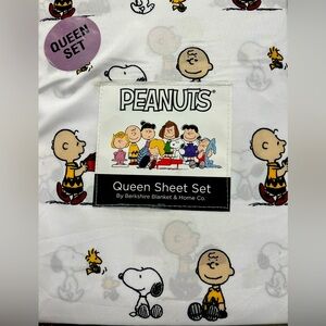 NWT Snoopy Queen Sheet Set